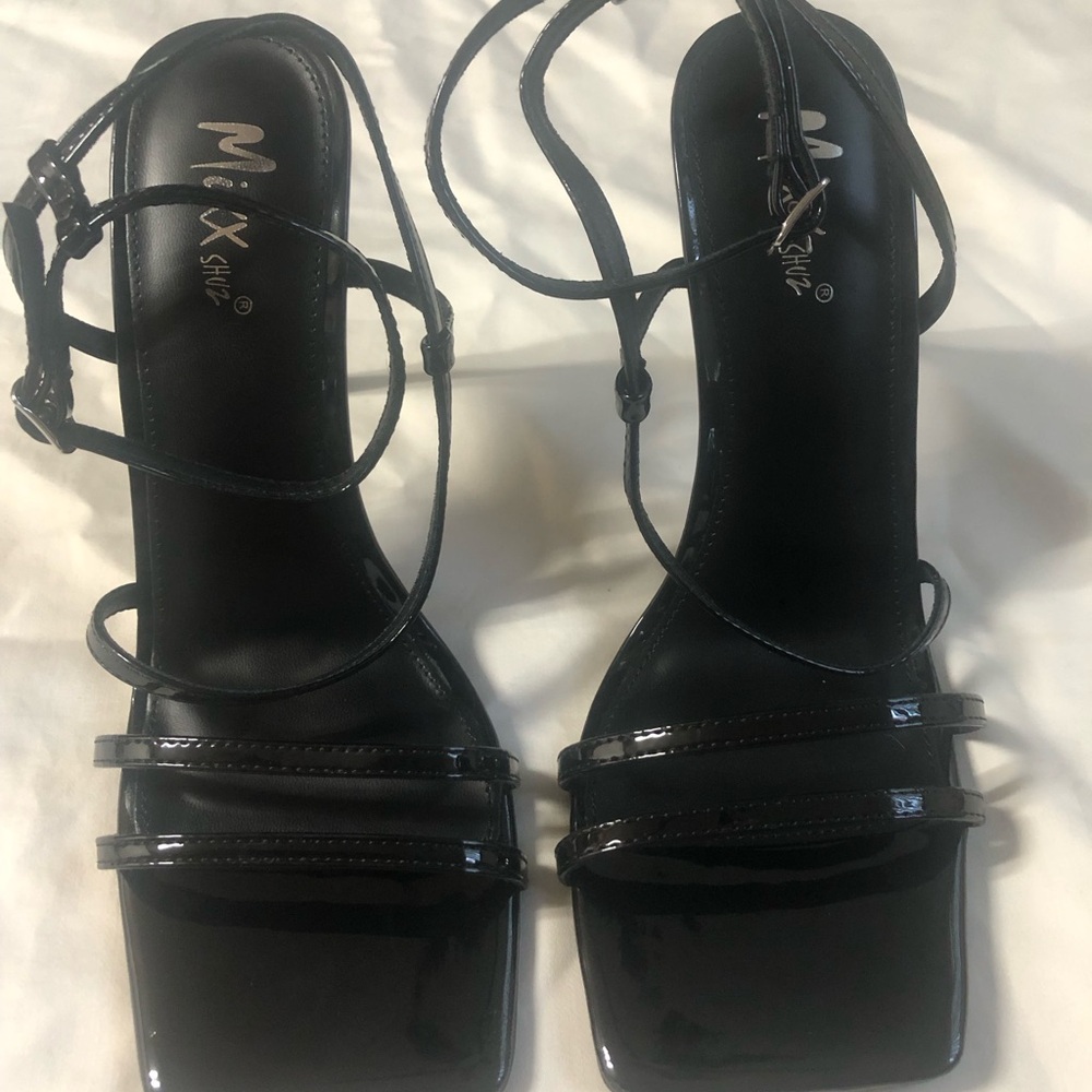 Mixx Shuz Black Strappy Heels 👠